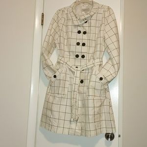 Ivory plaid lightweight raincoat.